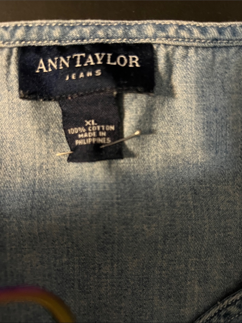 Ann Taylor Light Blue Denim V-Neck Sleeveless Shell with Side Buttons - Picture 2 of 4